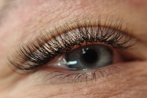 przedłużanie rzęs
